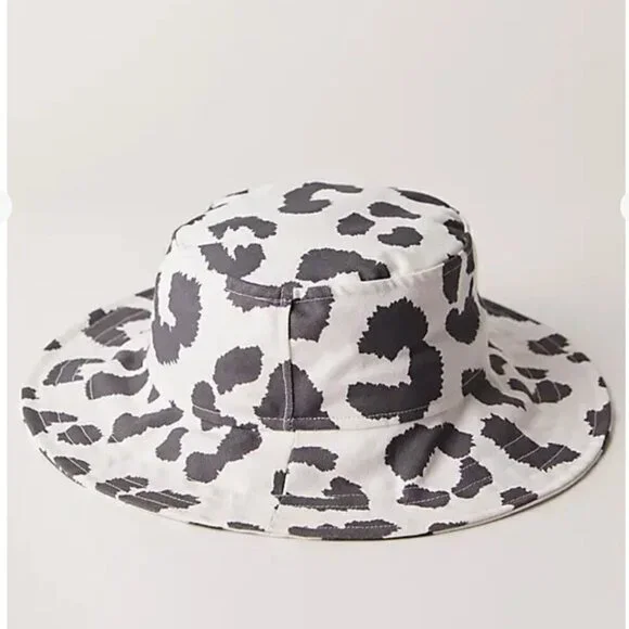 NWT Free People x WeekNDR Leopard Bucket Hat in B&W - Picture 2 of 4